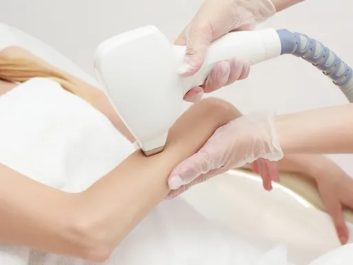 Class 4 Medical Laser Hair Removal vs IPL Hair Removal: Key Differences and Benefits